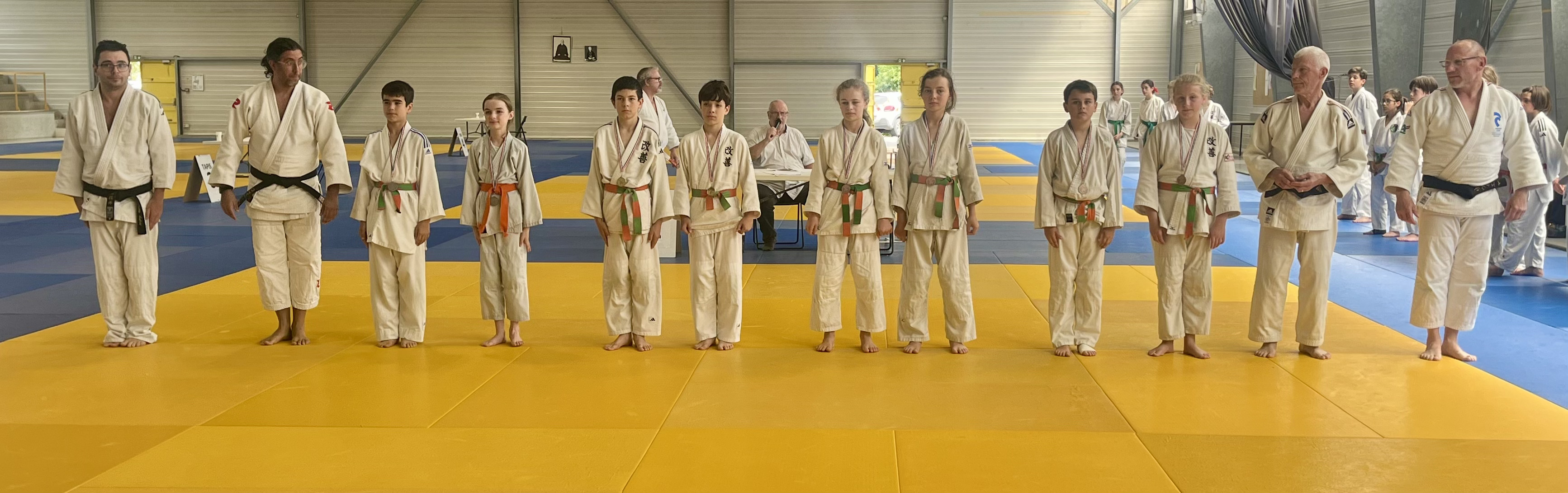 - Benjamins :  Nathan et Anouk, (ceinture orange / verte)  2èmes  (à gauche )